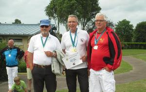 Philippe Ouin est champion du Calvados en tir fédéral, super vétérans arc à poulies